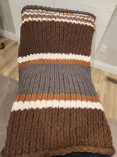 Load image into Gallery viewer, Chunky Blanket Loom - The &quot;Extreme&quot; Chunky Blanket Loom
