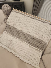 Load image into Gallery viewer, 36" Travelling #7 Chunky Blanket Loom™ - 24 Pegs -Make Beautiful Blankets Anywhere - Over 100 Video Tutorials Included