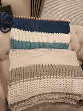 Load image into Gallery viewer, 36" Travelling #7 Chunky Blanket Loom™ - 24 Pegs -Make Beautiful Blankets Anywhere - Over 100 Video Tutorials Included