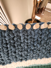 Load image into Gallery viewer, 36" Travelling #7 Chunky Blanket Loom™ - 24 Pegs -Make Beautiful Blankets Anywhere - Over 100 Video Tutorials Included