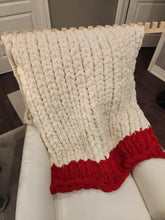 Load image into Gallery viewer, Jumbo KIT #8 Blanket Loom 36" includes 6 skeins of #8 Jumbo Yarn