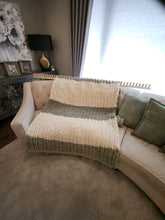 Load image into Gallery viewer, Jumbo Blanket #8 Loom 36" - for Jumbo #8 Yarn - NO EXPERIENCE - Video Instructions Included
