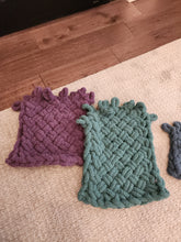 Load image into Gallery viewer, Over 100 Video Tutorials (LOOM NOT INCLUDED) - How to use Chunky Blanket Loom and Stitch Patterns