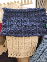 Load image into Gallery viewer, Over 100 Video Tutorials (LOOM NOT INCLUDED) - How to use Chunky Blanket Loom and Stitch Patterns