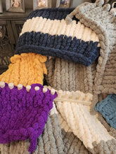 Load image into Gallery viewer, Jumbo weight #8 Yarn