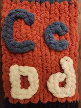 Load image into Gallery viewer, Over 100 Video Tutorials (LOOM NOT INCLUDED) - How to use Chunky Blanket Loom and Stitch Patterns