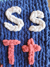 Load image into Gallery viewer, Over 100 Video Tutorials (LOOM NOT INCLUDED) - How to use Chunky Blanket Loom and Stitch Patterns