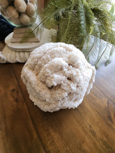 Load image into Gallery viewer, Jumbo KIT #8 Blanket Loom 36" includes 6 skeins of #8 Jumbo Yarn