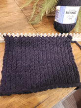 Load image into Gallery viewer, Chunky Blanket Loom for 1 cm yarn