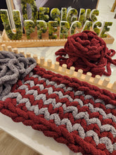Load image into Gallery viewer, Chunky Yarn Patterns