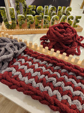Load image into Gallery viewer, Chunky Yarn Patterns