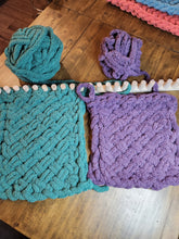 Load image into Gallery viewer, Chunky Knit Patterns