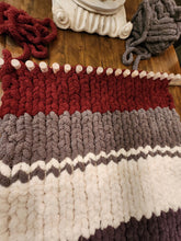 Load image into Gallery viewer, Extendable Chunky Blanket Loom™ for Jumbo #7 Yarn | 100+ Lifetime Tutorial Videos (E)