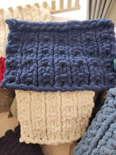 Load image into Gallery viewer, loom knitting course