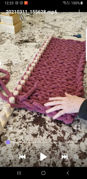 Benefits of using this Chunky Blanket Knitting Loom