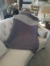 Load image into Gallery viewer, chunky yarn blanket
