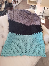 Load image into Gallery viewer, chunky yarn blanket
