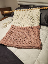 Load image into Gallery viewer, Chunky blanket loom
