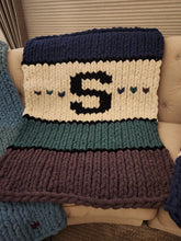 Load image into Gallery viewer, Chunky Blanket with Initial
