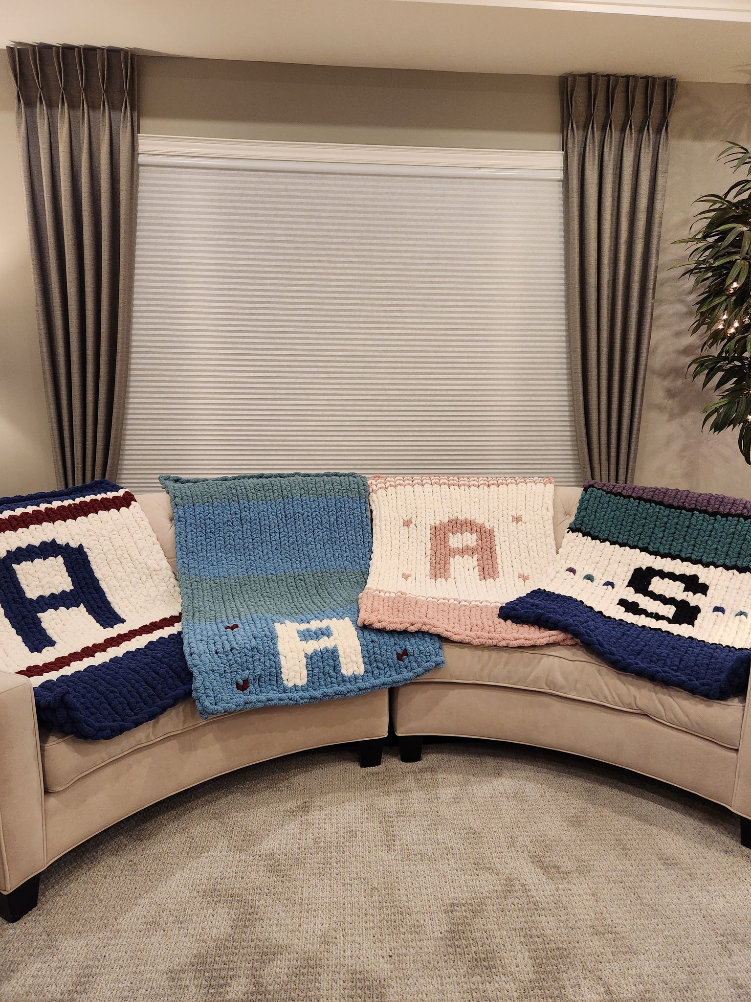 Initials and Number Graphs for Chunky Blankets – Uppercase Designs