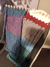 Load image into Gallery viewer, 10 Peg Sammy Bear Chunky Blanket Loom - Make scarves, car seat blankets and more
