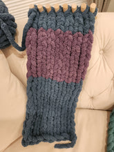 Load image into Gallery viewer, 10 Peg Sammy Bear Chunky Blanket Loom - Make scarves, car seat blankets and more
