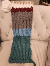 Load image into Gallery viewer, 10 Peg Sammy Bear Chunky Blanket Loom - Make scarves, car seat blankets and more
