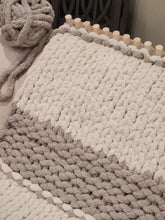 Load image into Gallery viewer, Travelling Chunky Blanket Loom™ - 36&quot; - 24 Pegs -Make Beautiful Blankets Anywhere - Over 100 Video Tutorials Included
