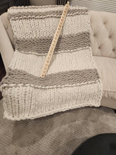Load image into Gallery viewer, Travelling Chunky Blanket Loom™ - 36&quot; - 24 Pegs -Make Beautiful Blankets Anywhere - Over 100 Video Tutorials Included
