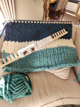 Load image into Gallery viewer, Travelling Chunky Blanket Loom™ - 36&quot; - 24 Pegs -Make Beautiful Blankets Anywhere - Over 100 Video Tutorials Included
