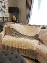 Load image into Gallery viewer, Jumbo Blanket Loom 36&quot; - for Jumbo #8 Yarn - NO EXPERIENCE - Video Tutorials Included
