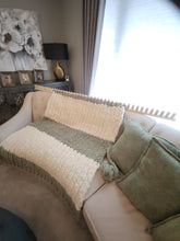 Load image into Gallery viewer, Jumbo Blanket Loom 36&quot; - for Jumbo #8 Yarn - NO EXPERIENCE - Video Tutorials Included
