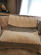 Load image into Gallery viewer, Jumbo Blanket Loom 36&quot; - for Jumbo #8 Yarn - NO EXPERIENCE - Video Tutorials Included
