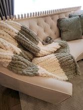 Load image into Gallery viewer, Jumbo Blanket Loom 36&quot; - for Jumbo #8 Yarn - NO EXPERIENCE - Video Tutorials Included
