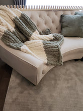 Load image into Gallery viewer, Jumbo Blanket Loom 36&quot; - for Jumbo #8 Yarn - NO EXPERIENCE - Video Tutorials Included
