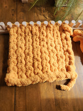 Load image into Gallery viewer, Jumbo Blanket Loom 36&quot; - for Jumbo #8 Yarn - NO EXPERIENCE - Video Tutorials Included
