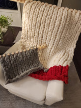 Load image into Gallery viewer, Jumbo Blanket loom and travel loom
