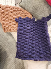 Load image into Gallery viewer, how to knit chunky blanket on loom
