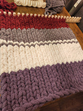 Load image into Gallery viewer, 63" Kit - Chunky Blanket Loom with 6 skeins of yarn (E)
