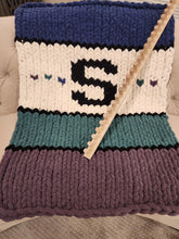 Load image into Gallery viewer, Extendable Chunky Blanket Loom™ for Jumbo #7 Yarn | 100+ Lifetime Tutorial Videos (E)
