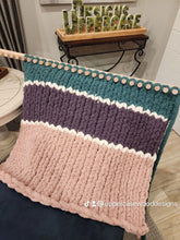 Load image into Gallery viewer, Extendable Chunky Blanket Loom™ for Jumbo #7 Yarn | 100+ Lifetime Tutorial Videos (E)
