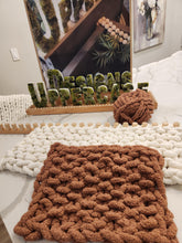 Load image into Gallery viewer, Extendable Chunky Blanket Loom™ for Jumbo #7 Yarn | 100+ Lifetime Tutorial Videos (E)
