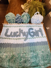 Load image into Gallery viewer, loom knitting chunky blanket tutorial
