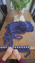 Load and play video in Gallery viewer, Extendable Chunky Blanket Loom™ for Jumbo #7 Yarn | 100+ Lifetime Tutorial Videos (E)
