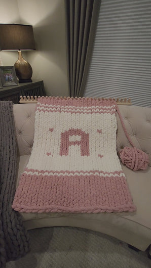Chunky Blanket with Initial using Loom