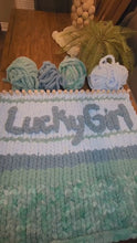 Load and play video in Gallery viewer, Extendable 78" Chunky Blanket Loom™  Includes Lifetime 100+ Video Tutorials

