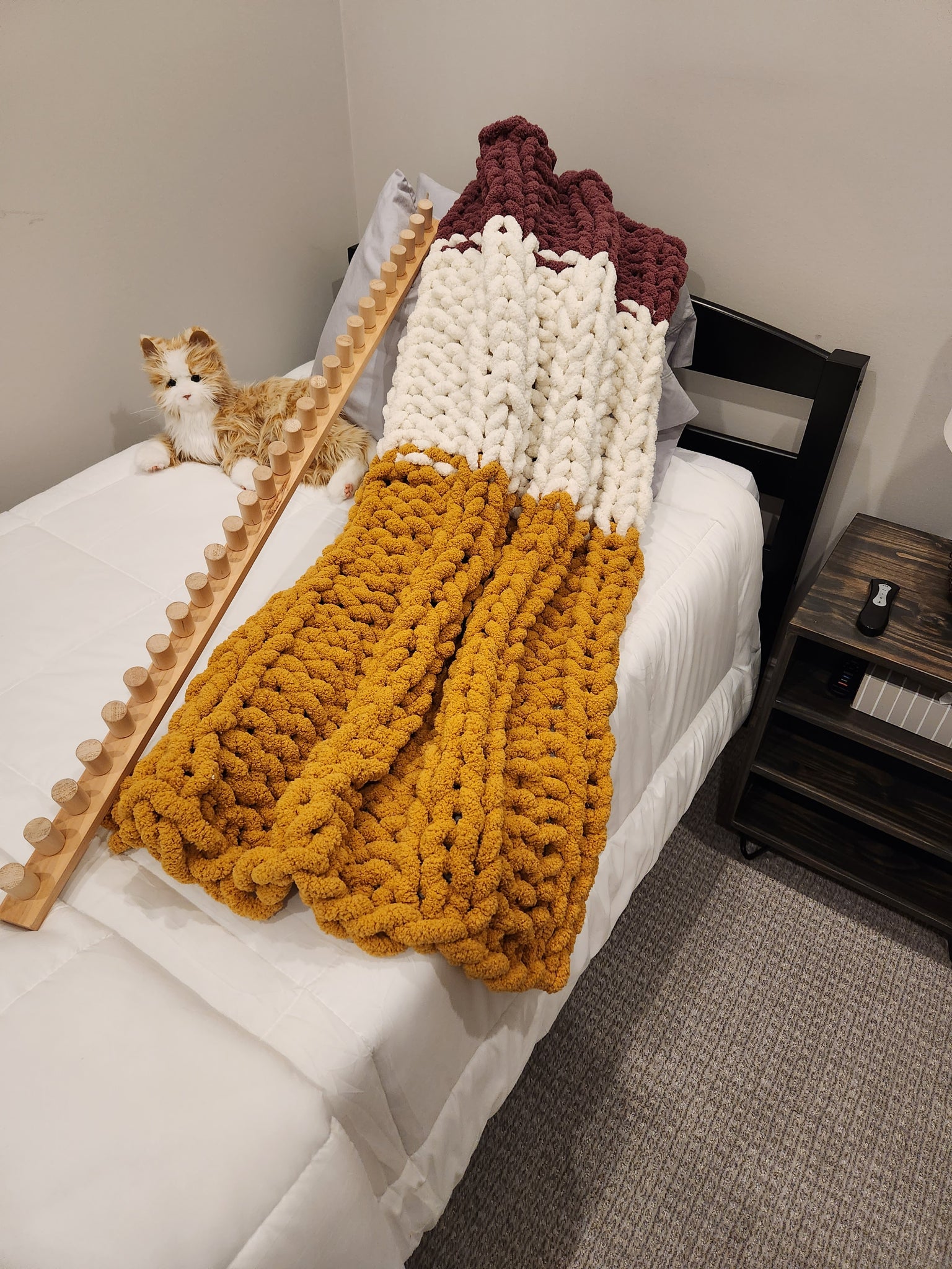 DIY Chunky Blanket with this Extreme Chunky Blanket Loom, diy chunky knit  blanket, Chunky Blanket Loom Knitting – Uppercase Designs